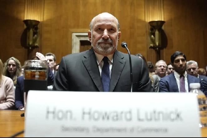 政敌都懒得下手？卢特尼克风波，戳穿美式政治遮羞布昨天，卢特尼克承认登上爱泼斯