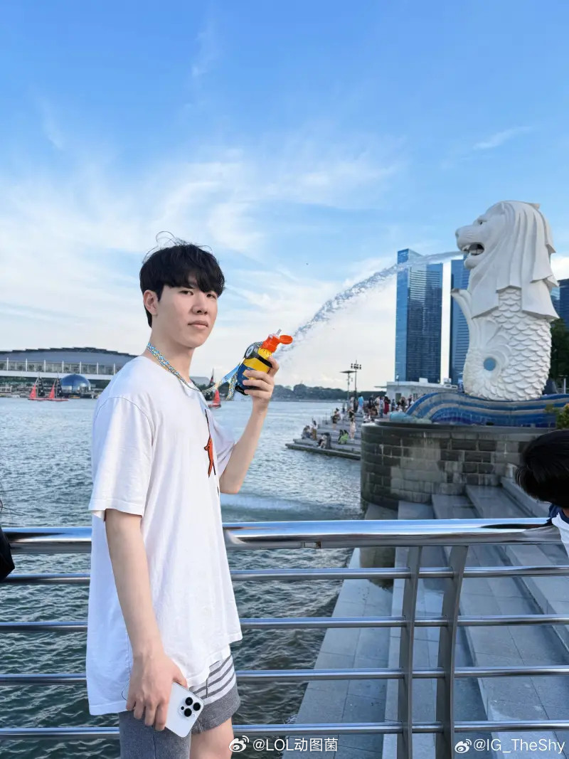 TheShy分享新加坡参观照片：好玩好玩，下次还来！Theshy旅行明信片the