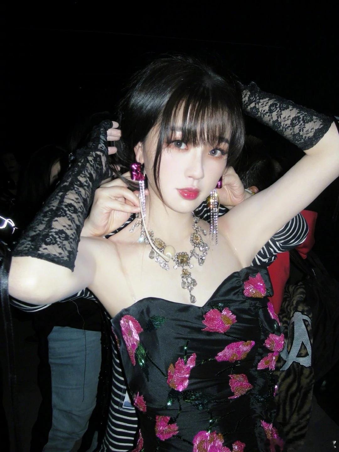 黑纱与繁花🌹⛓️虞书欣