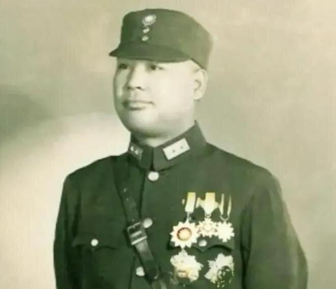 长城抗战后，25师师长关麟征、旅长张耀明获授“青天白日勋章”，副师长杜聿明却一无