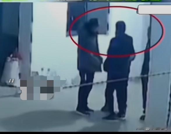 山西襄汾的包村干部曹某，安排69岁的温大爷负责三个垃圾池的卫生清理工作，承诺每月