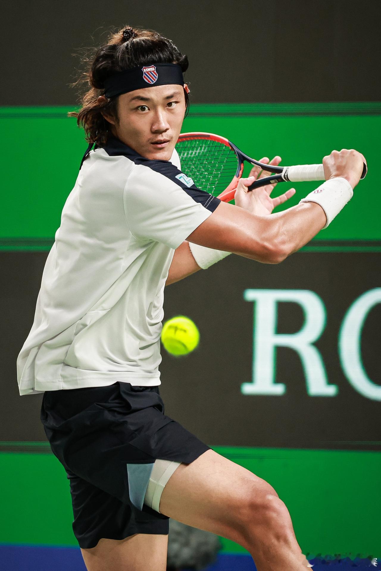 一觉醒来，真人输了。ATP500迪拜首轮新晋亚洲一哥张之臻36,67不敌法国