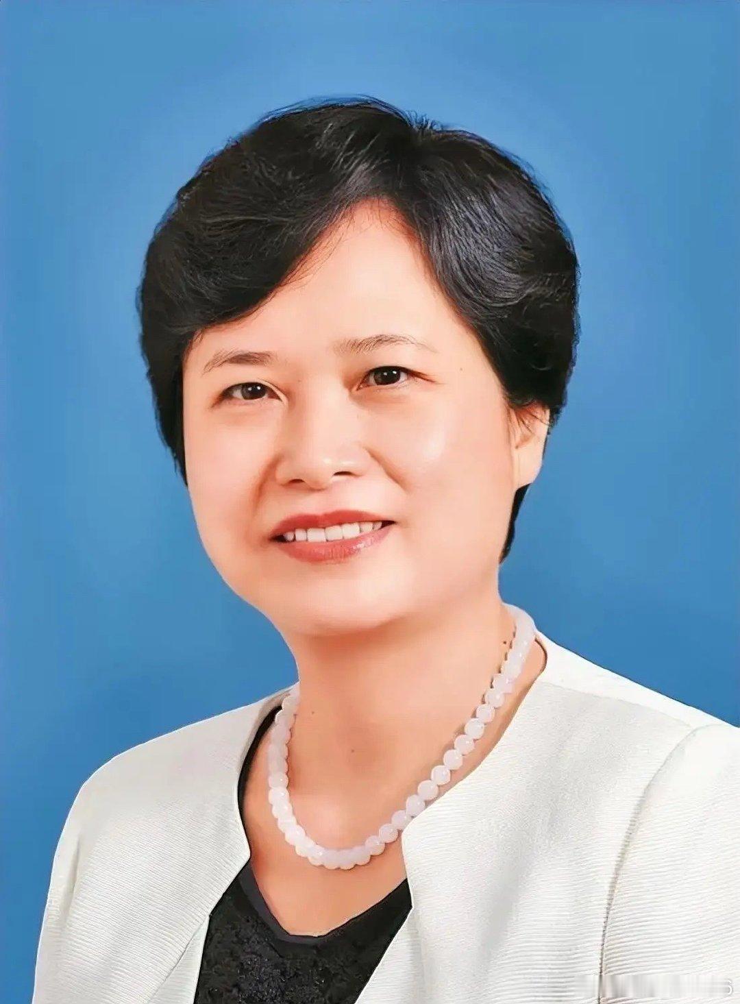 杜玲落马了，这消息在深圳官场圈子里炸开了锅。算算日子，她在深圳扎根太久了，从罗湖