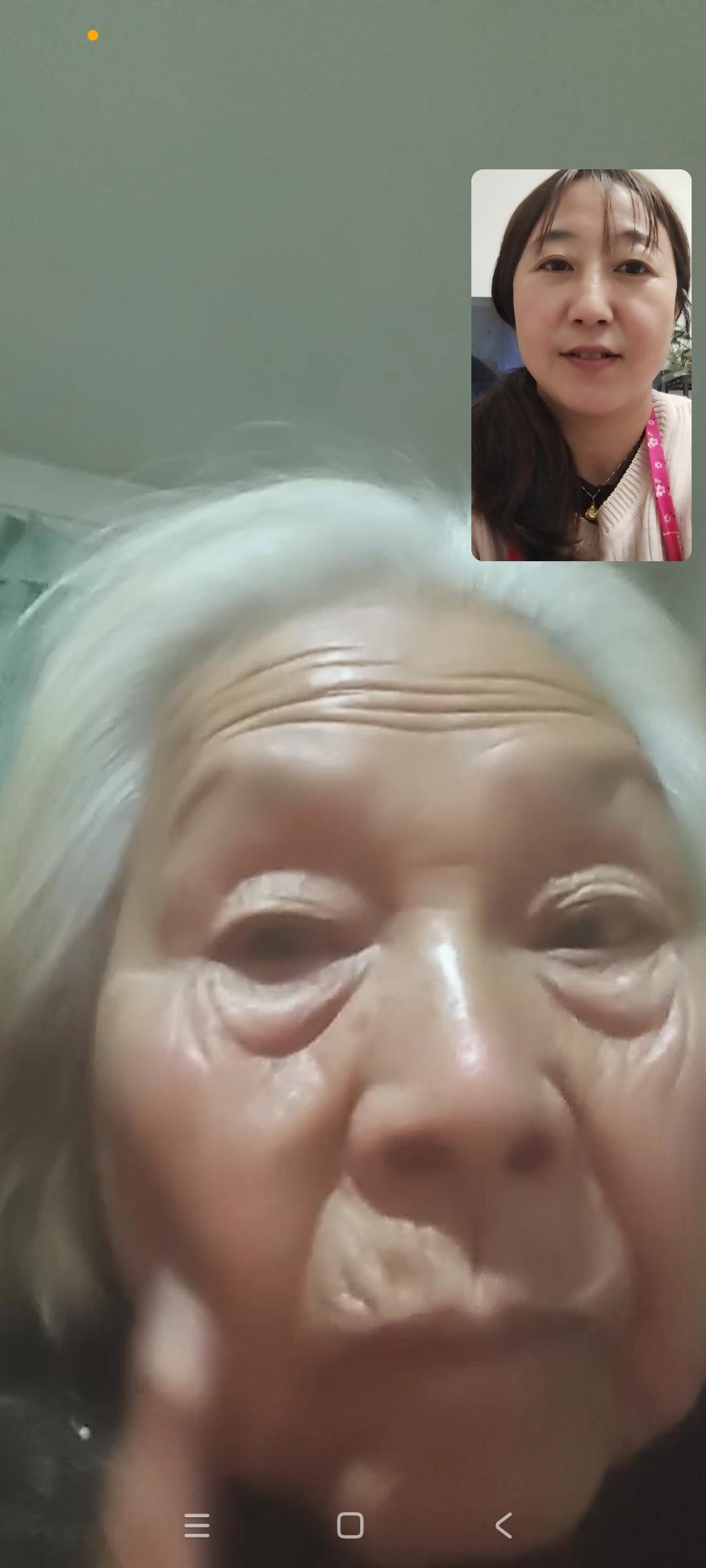 我的姥姥是我这辈子最爱的人，也最值得我爱。我出生，母亲自己还是个孩子，姥