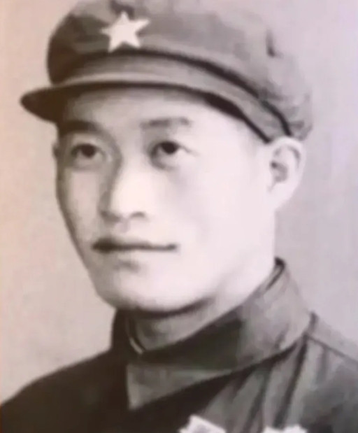 1964年，毛主席观看京剧《奇袭白虎团》时，好奇地问道：“剧中严伟才确有其人吗？