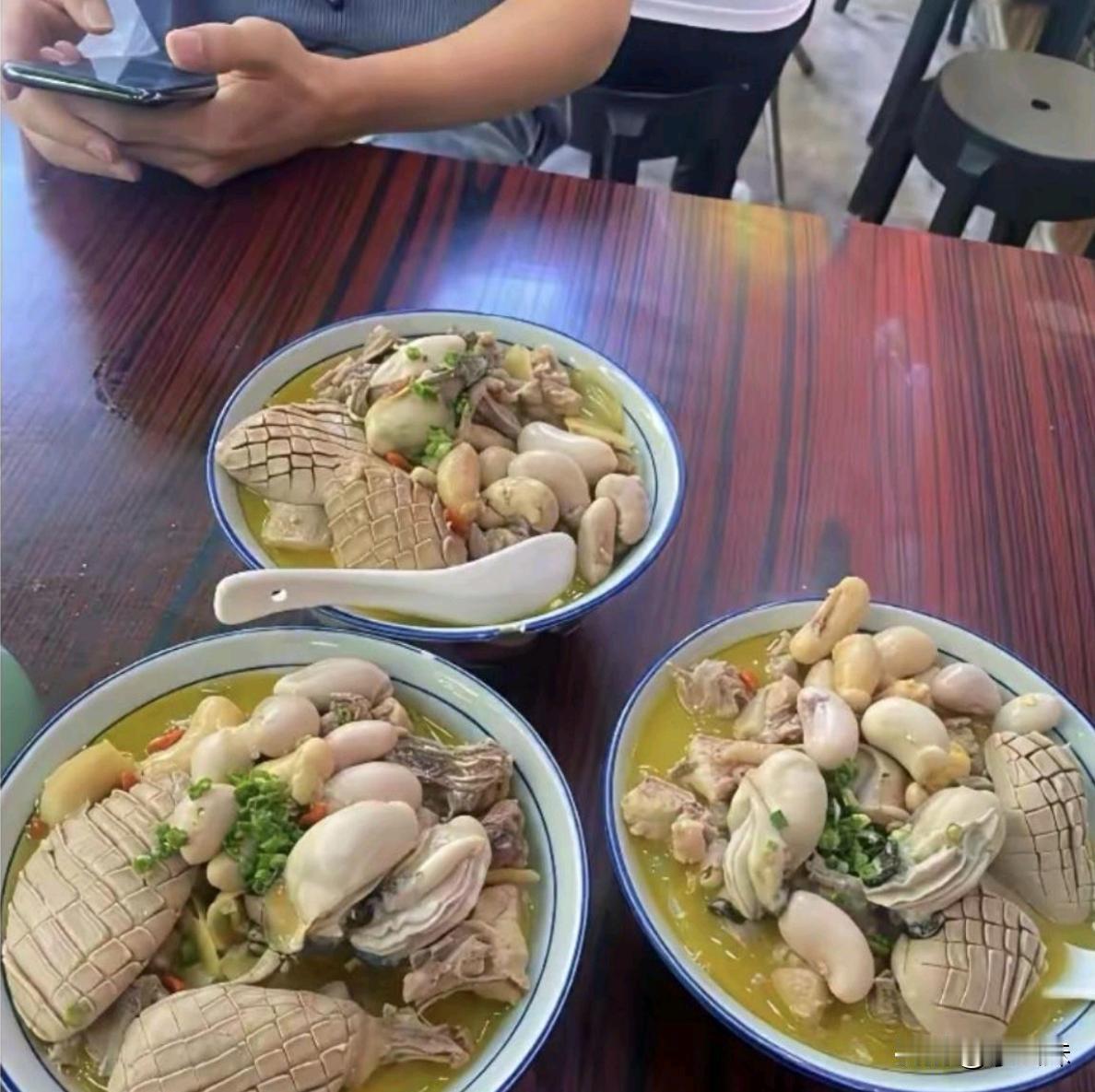 这三大碗，牛吃了，都能犁二亩地