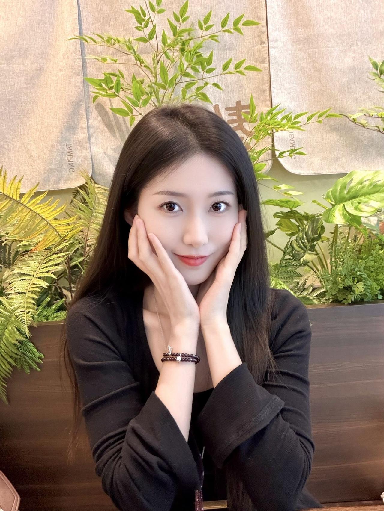 马蹄声声辞旧岁，元宵圆圆闹新春。2026丙午年，愿你事业一马当先，生活策马奔腾，