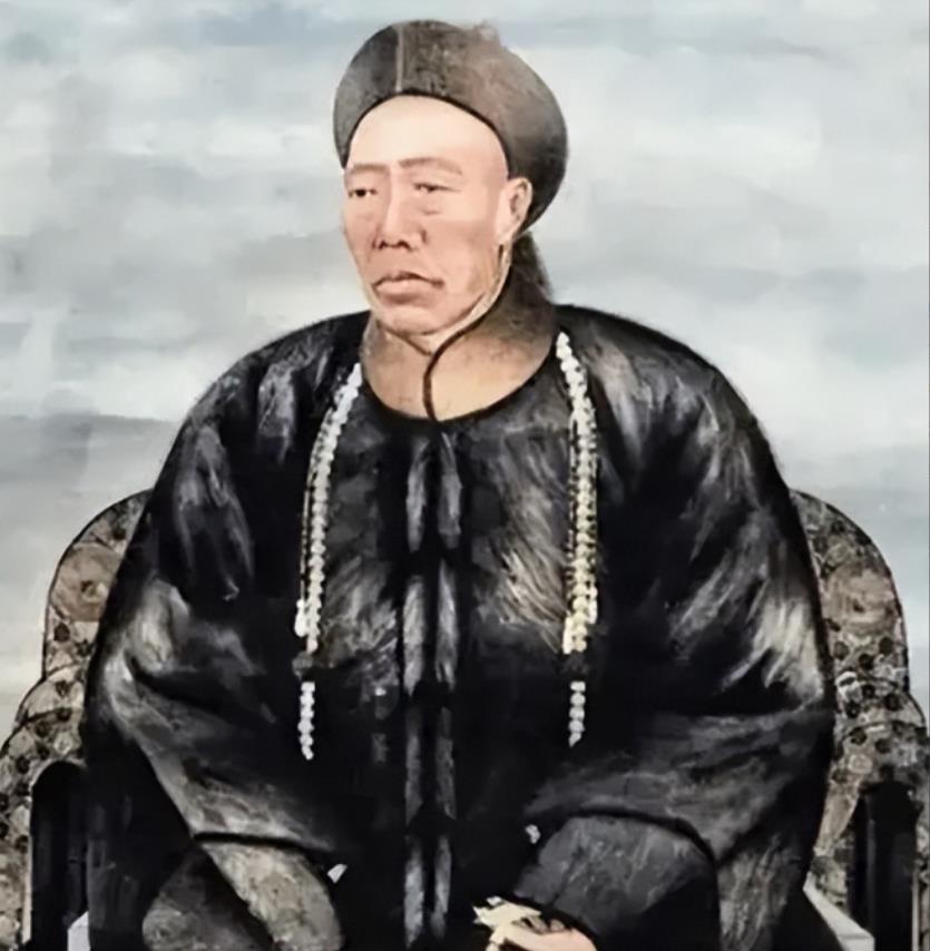 1908年慈禧太后去世，李莲英立马请求回老家养老。隆裕太后面色不善，心想：“你做