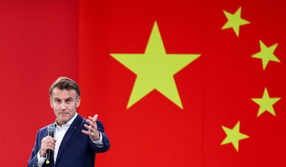 马克龙回在国内后就叫嚣让中国必须采取措施减少贸易逆差，他在接受法国媒体采访时表示