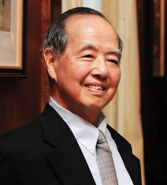 有人问李政道，你为什么不回国养老？如果回国的话，生活比在美国好多了！但是李政道只