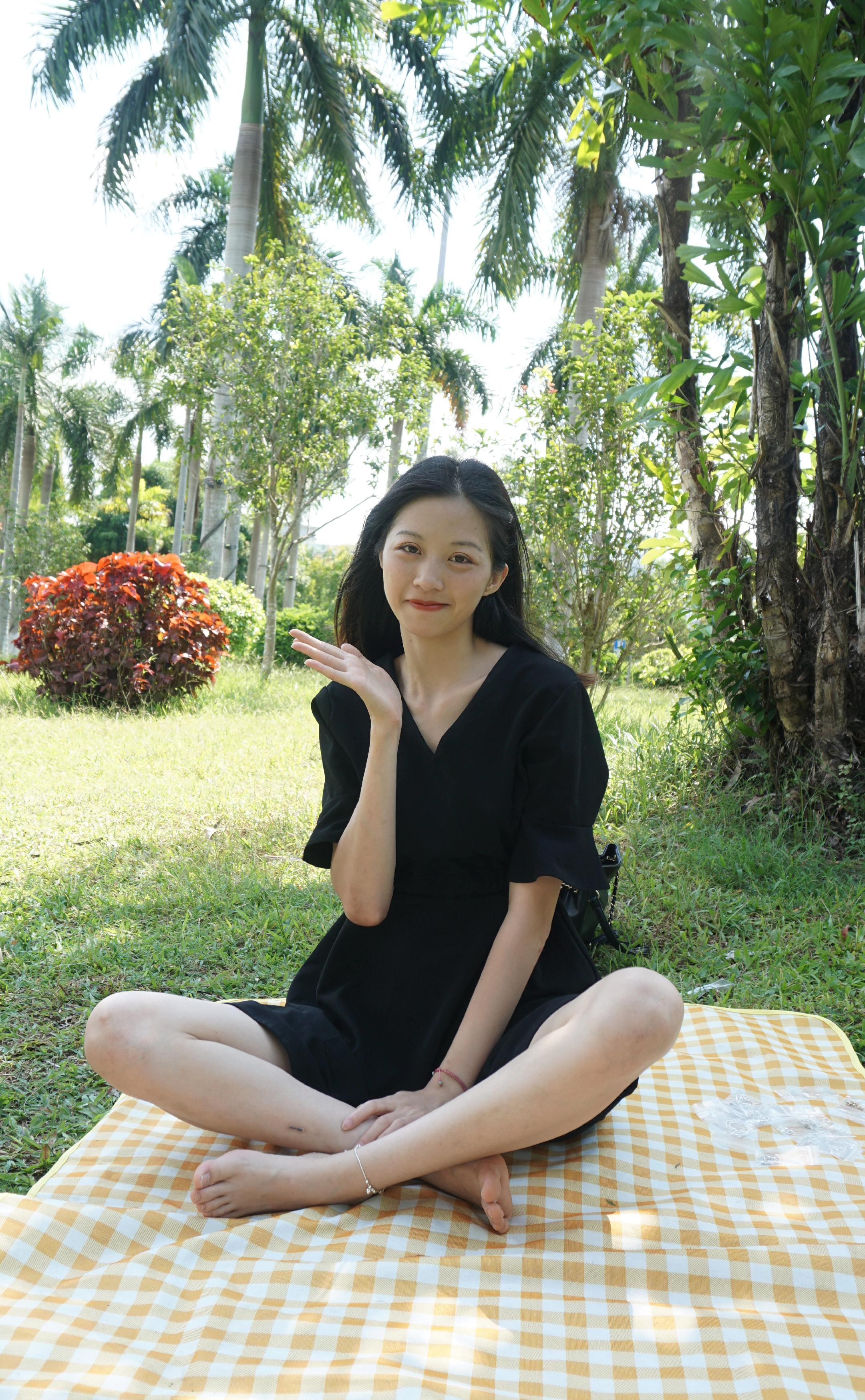 可爱的小脚丫新姿势 公园景观 清纯甜美 女生拍照姿势 户外摄影