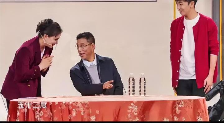 演小品只听过观众笑声，谁听过惊呼声？尺度敢这么大，把台下观众都吓坏了，当这两瓶5