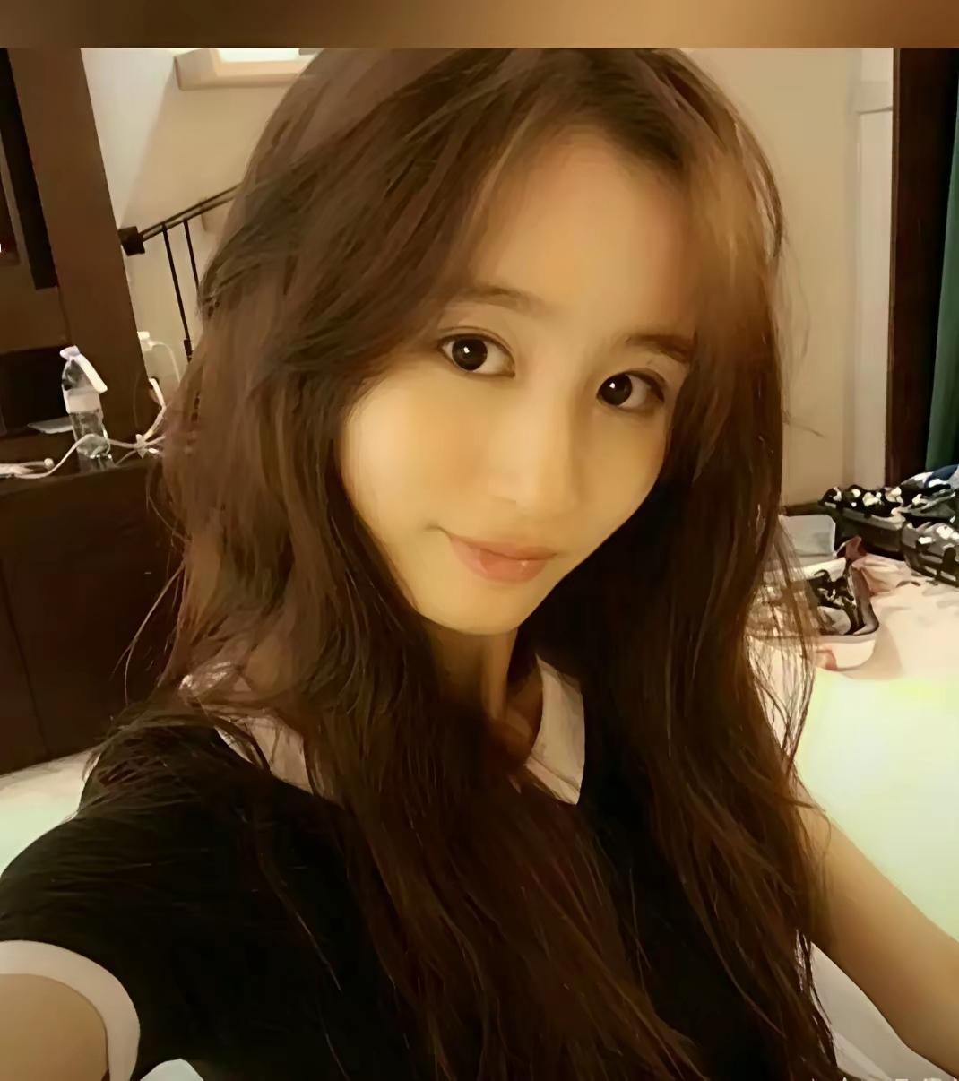 任嘉伦真是个好男人！他红了这么久，都没有聂欢的照片流出。这几张还是早几年前