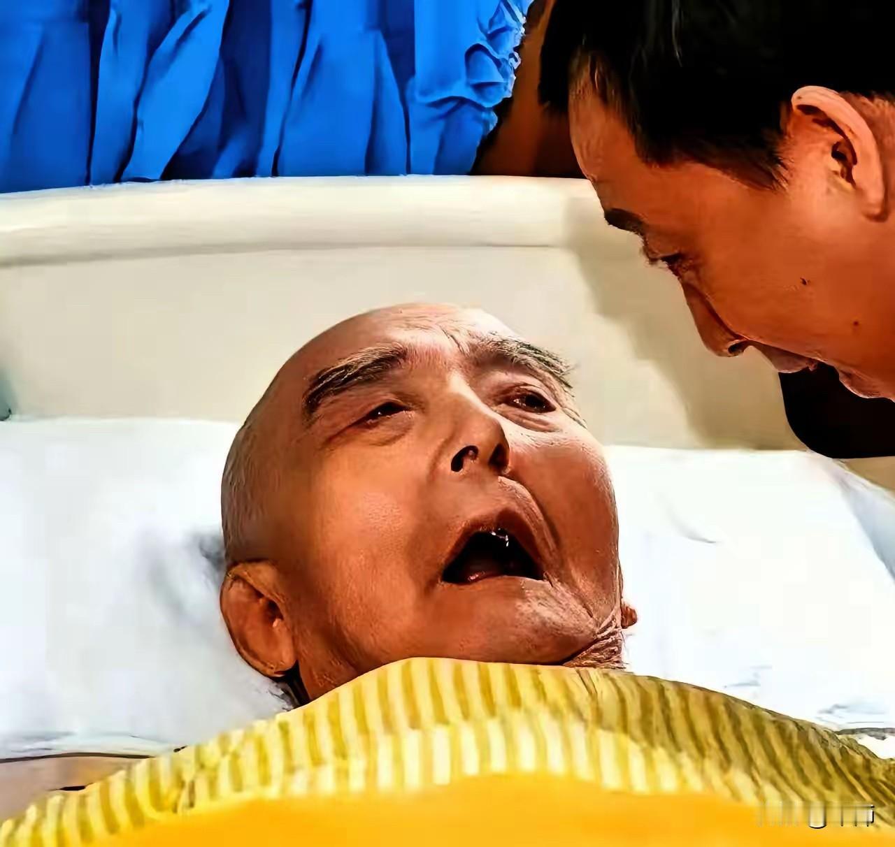 这个老人就是谷正文，别看图片上他奄奄一息，台湾地下党先烈们就是被他一手摧毁的，给