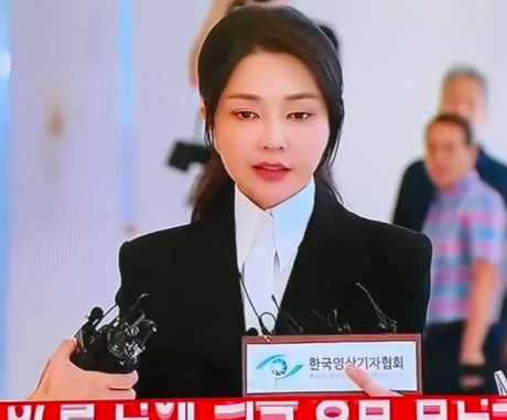 负责调查金建希的韩国特检组在8月7日下午一点多向法院申请了拘捕金建希的拘捕令。而