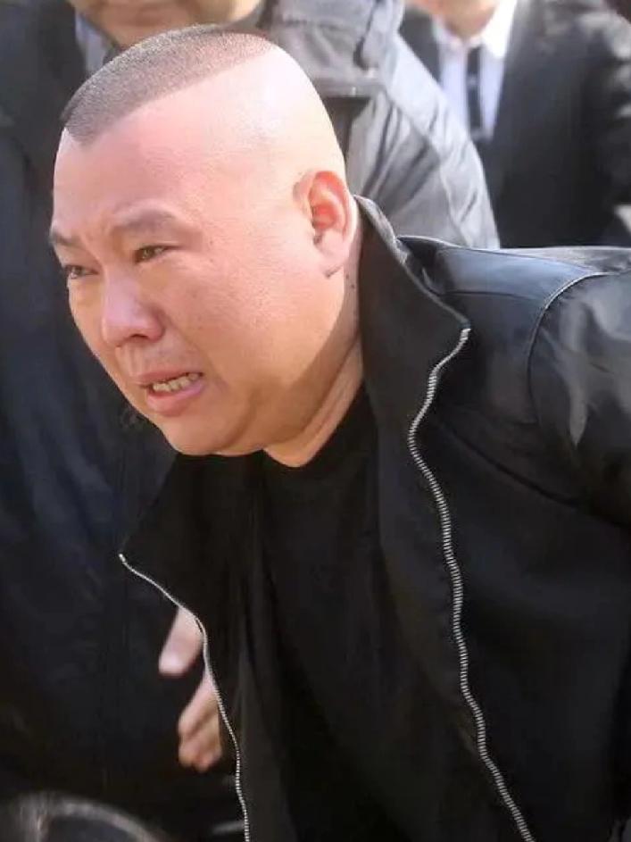 曹云金又打脸德云社了！昨天曹云金在接受采访时表示:作为一个相声演员，一定要保护这