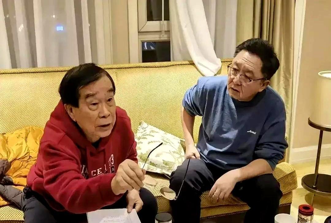 北京相声圈这两天被一条“寿宴”刷屏，古稀的石富宽老师过生日，徒弟于谦提前一周把酒