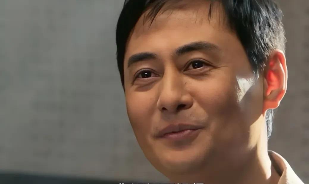 《以法之名》孙飞被抓一直沉默不语，什么也没撂。开始尽给洪亮扯闲篇，后面干脆闭