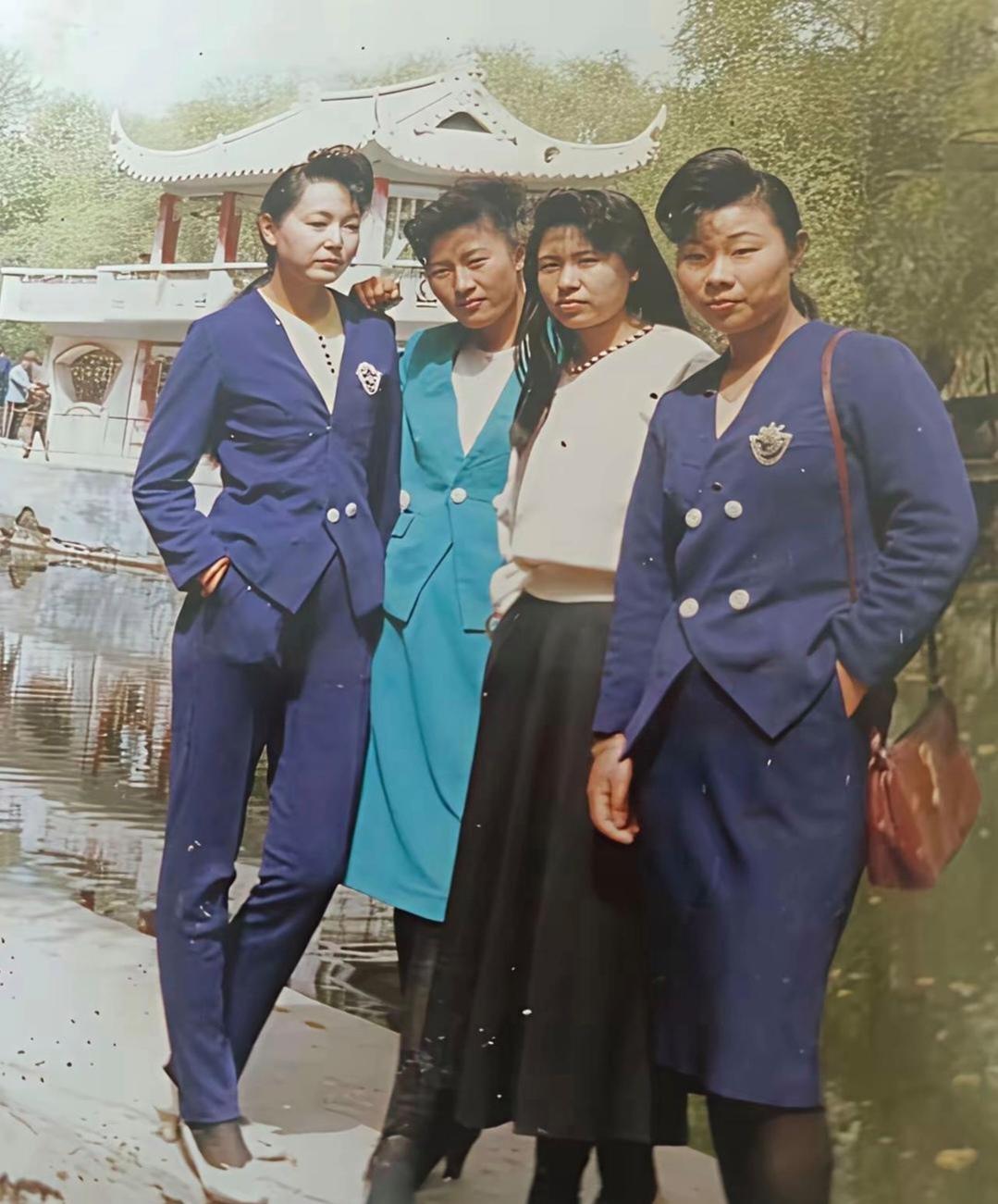 当年最时髦流行的发型，这些人现在都在六七十岁以上了吧。