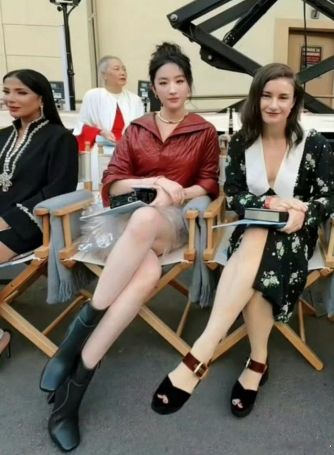 刘亦菲的白vs欧美的白天仙是气血充盈的粉白，看起来就很注重养生的那种[思考]