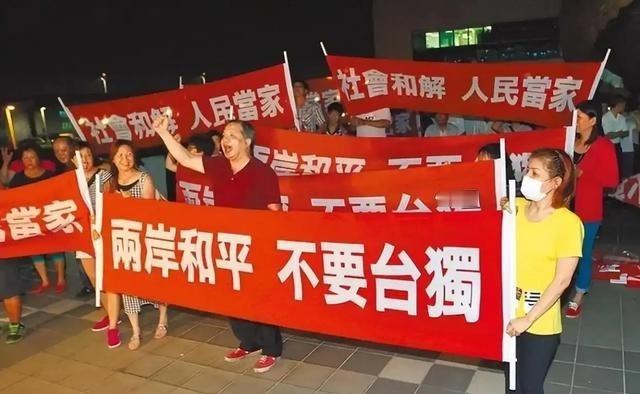 中国要是再不出手解放台湾，汹涌的民意恐怕真要压不住了，国防部发言人说过，咱们已经