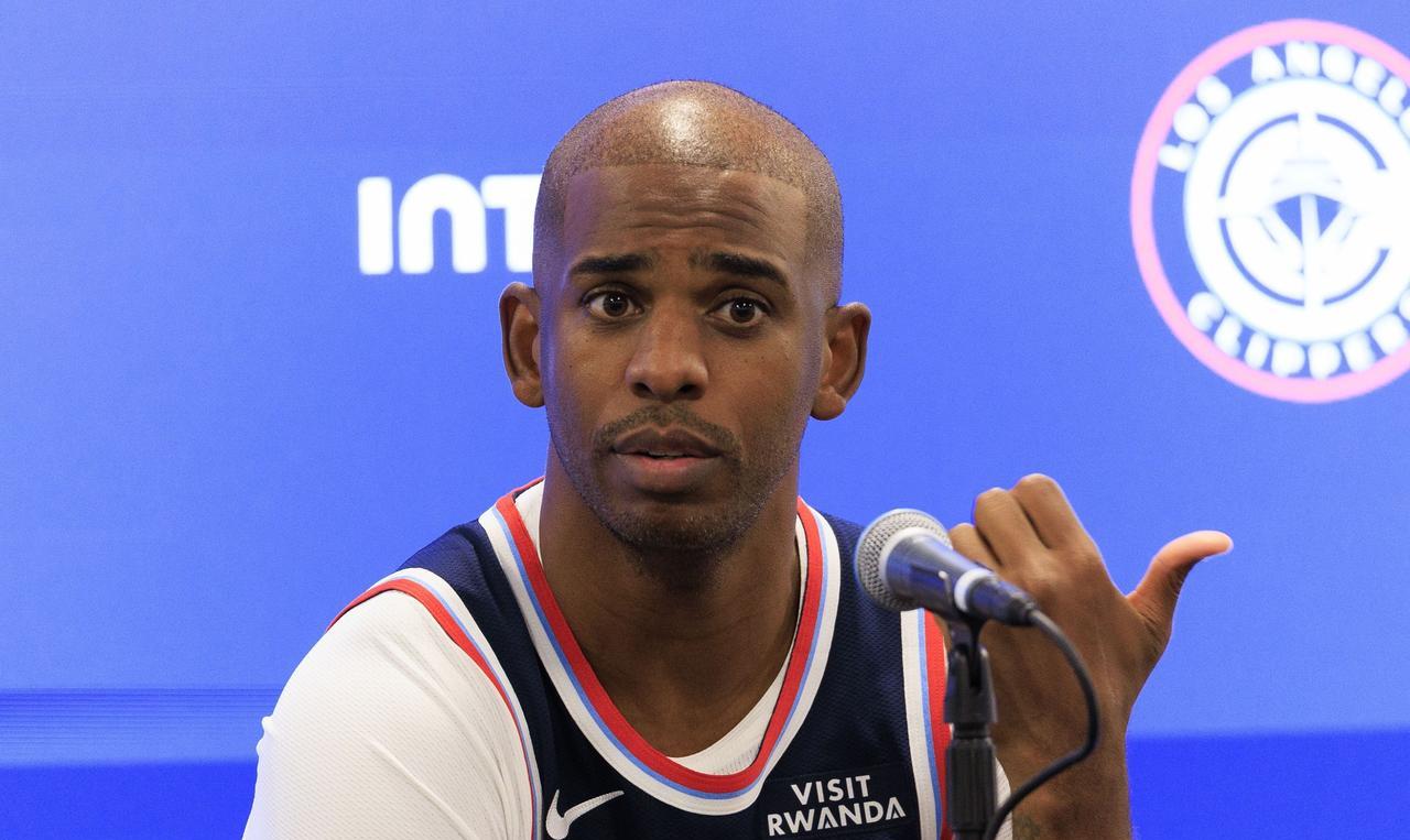 深夜遣返队史传奇，快船的“忠诚”何在？快船官宣与保罗分道扬镳，深夜两点通知这位