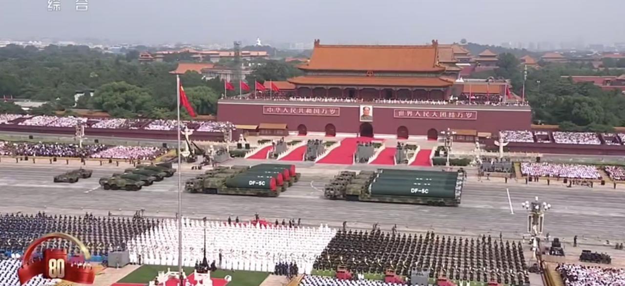 国外对九三阅兵网评褒贬不一，大部分都以正能量方式赋能中国:强大的中国！但也有