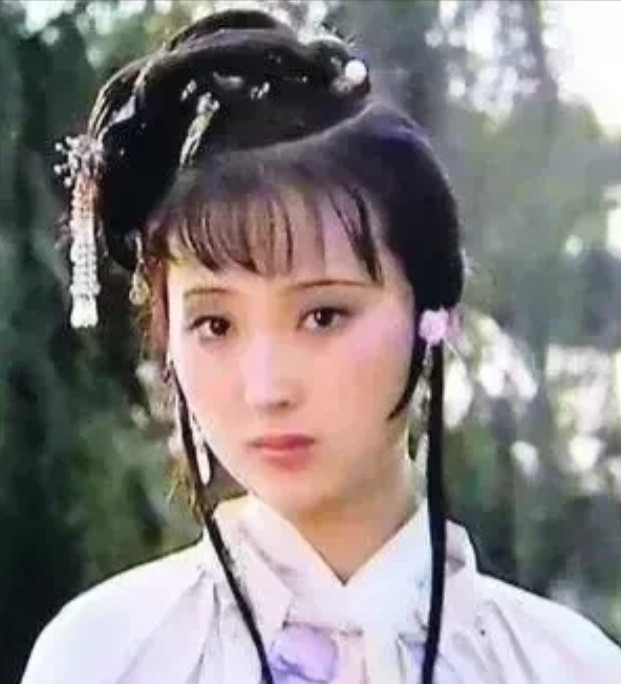 2007年，“林黛玉”陈晓旭去世，其家人打电话给欧阳奋强来参加葬礼，可他挂了电话
