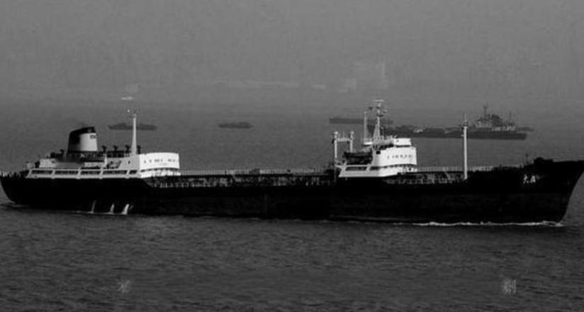 美感慨中方不惧石油封锁，海上漂浮了1.6亿桶，都在排队等待赴华！4月14日，华尔