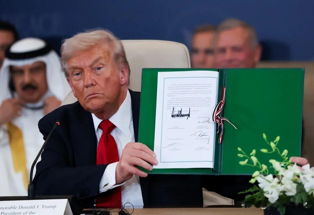 美：在中东开了个玩笑特朗普总统亲自跑到以色列监督巴以停火，然后跑到埃及主持“