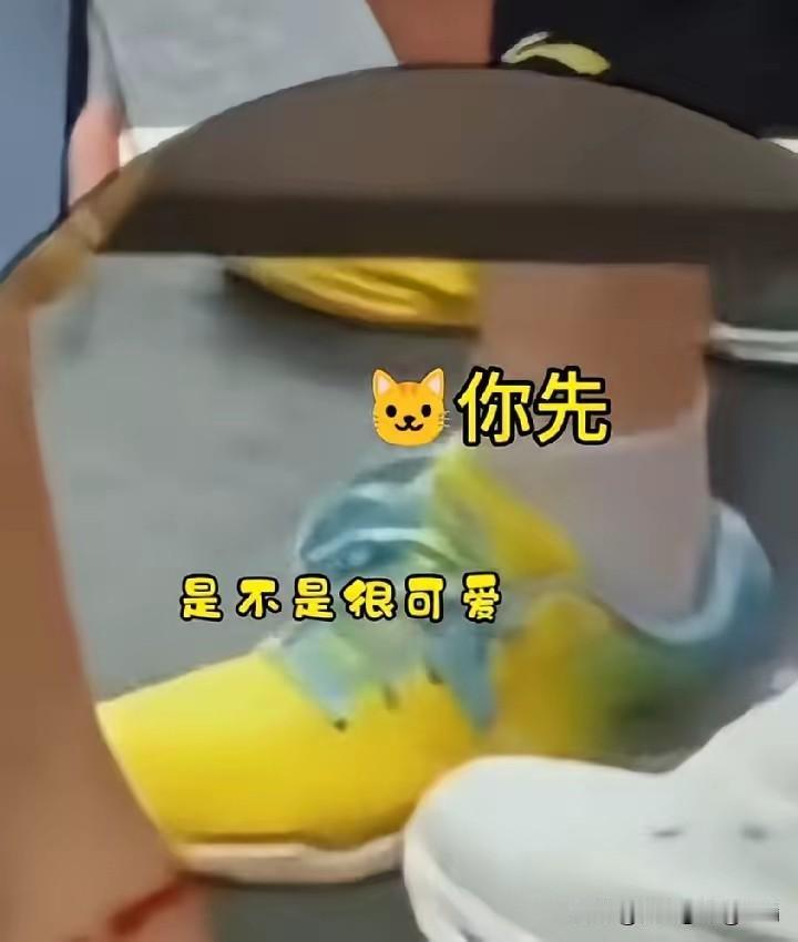 球迷们的眼睛堪称鹰眼啊！莎头已经换了“暗号”，但是还是逃不过大家的“法眼”，哈哈