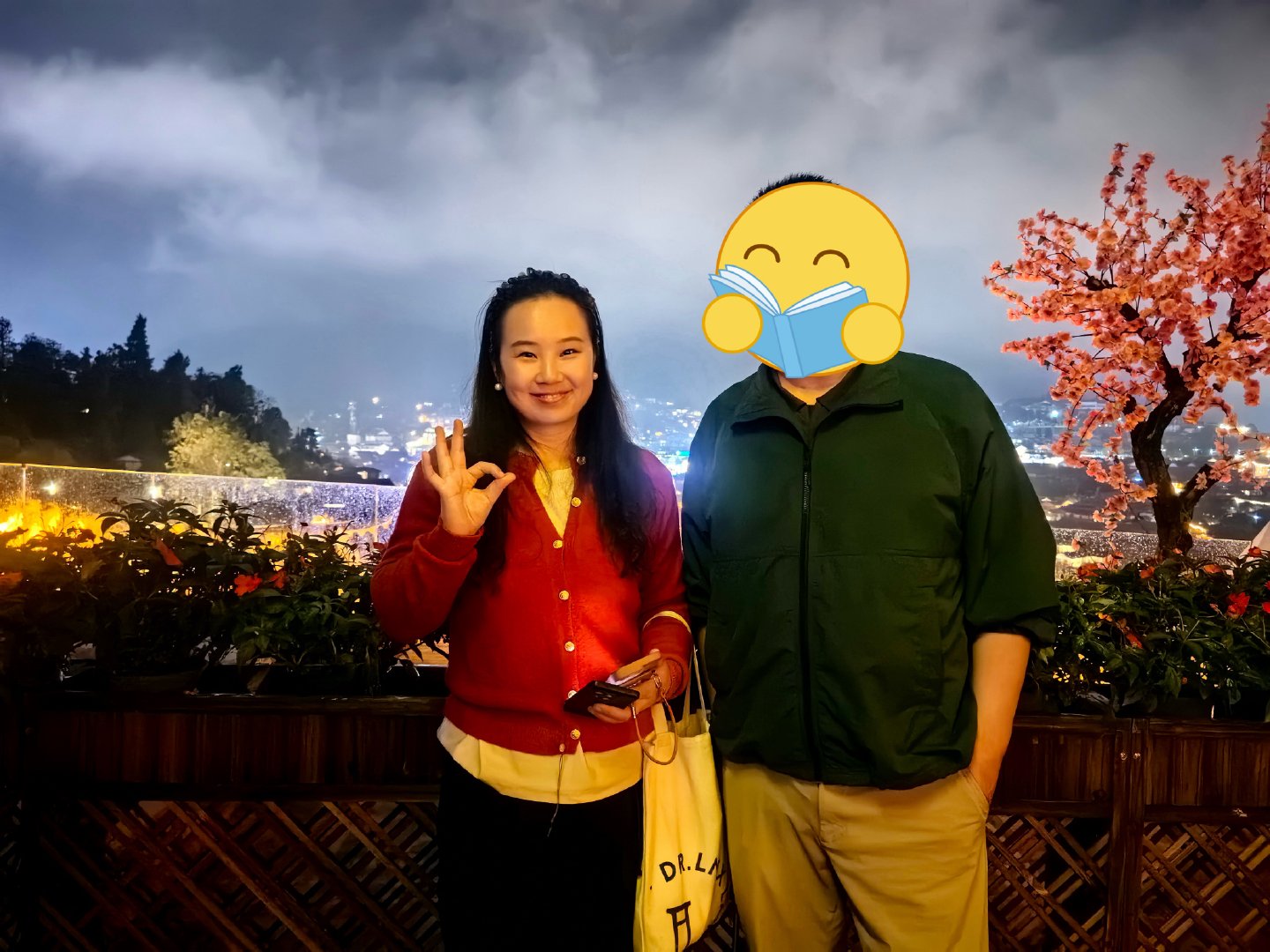 世界上的事太巧了。这次回云南，行色匆匆，我就没有再安排见在昆明的大学男同学。结果