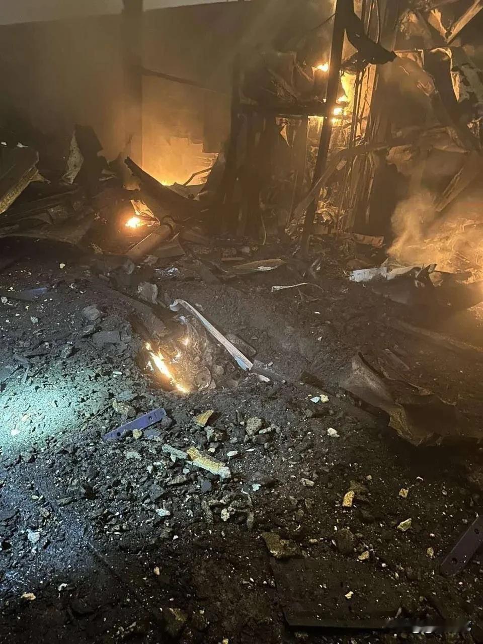 最近，俄罗斯打乌克兰的时候，没用多少无人机，反而还是用了他们那套老办法——精准打