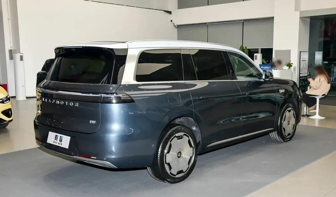 不管你买不买车，未来车市将会出现以下现象：1、燃油车价格持续走低，加速萎缩，