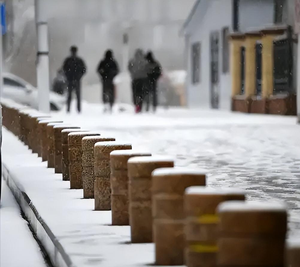 奇怪，为啥同样面积超级大，新疆人口才2800多万，而阿富汗都4500多万，伊朗9