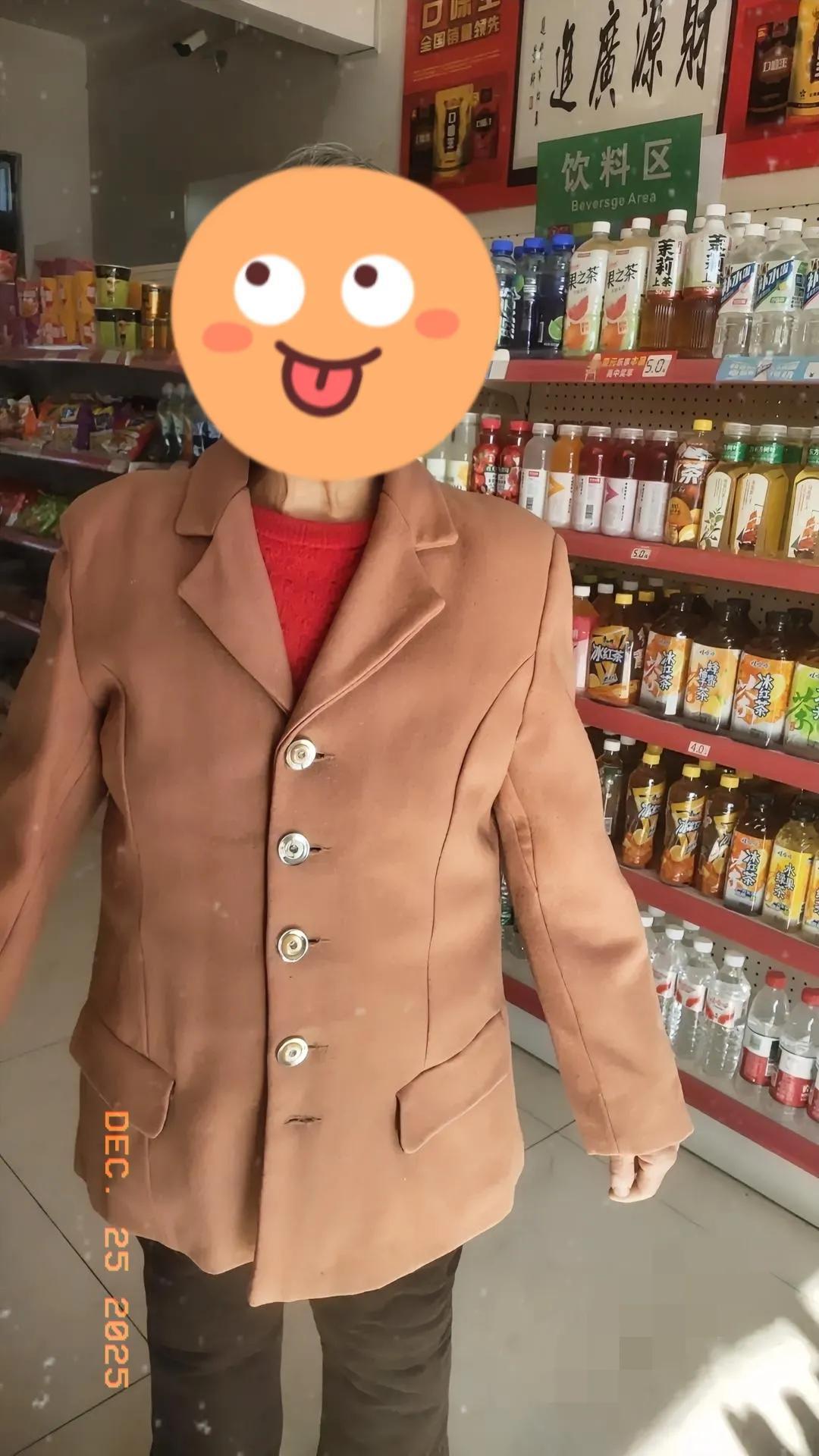 儿媳妇的妈妈今年五十二岁没有养老金，她心疼她妈妈，想她妈妈手里有点钱，就跟我儿子