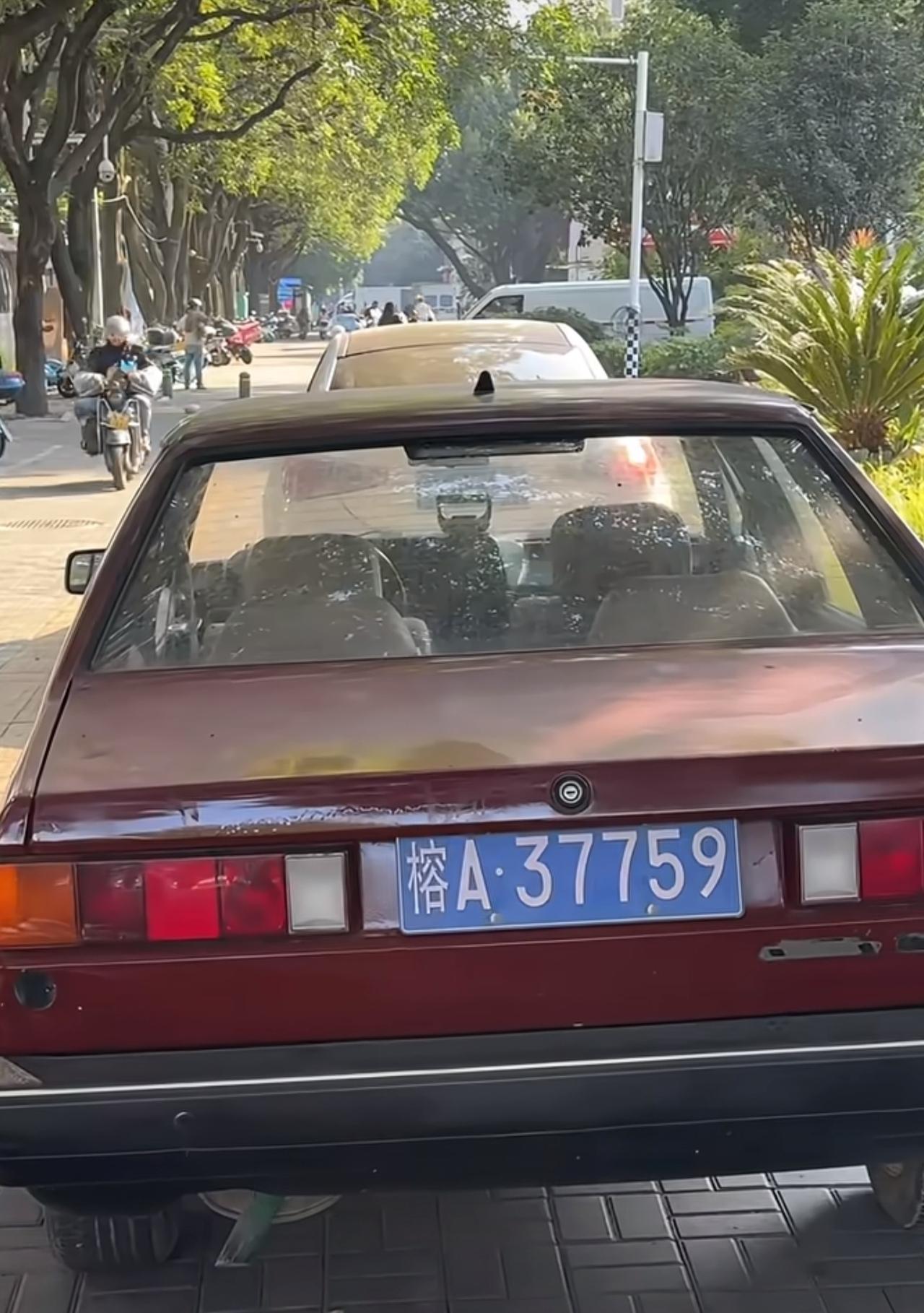 有人认识“榕A”车牌吗？在福州街道上看到的车牌，区域代码竟然是榕A？直接给