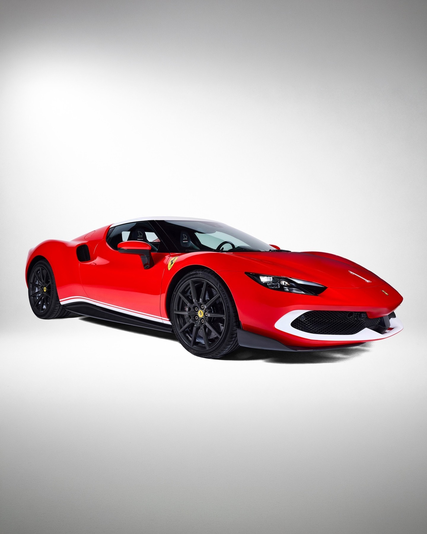 限量五台。这是对法拉利最辉煌的F1胜利之一的庆贺。这辆2024款法拉利296G