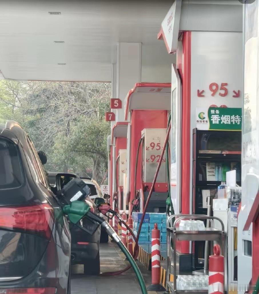五一刚过，油价又要“涨”声响起。5月8日24时，新一轮调价落地，92号、95号汽
