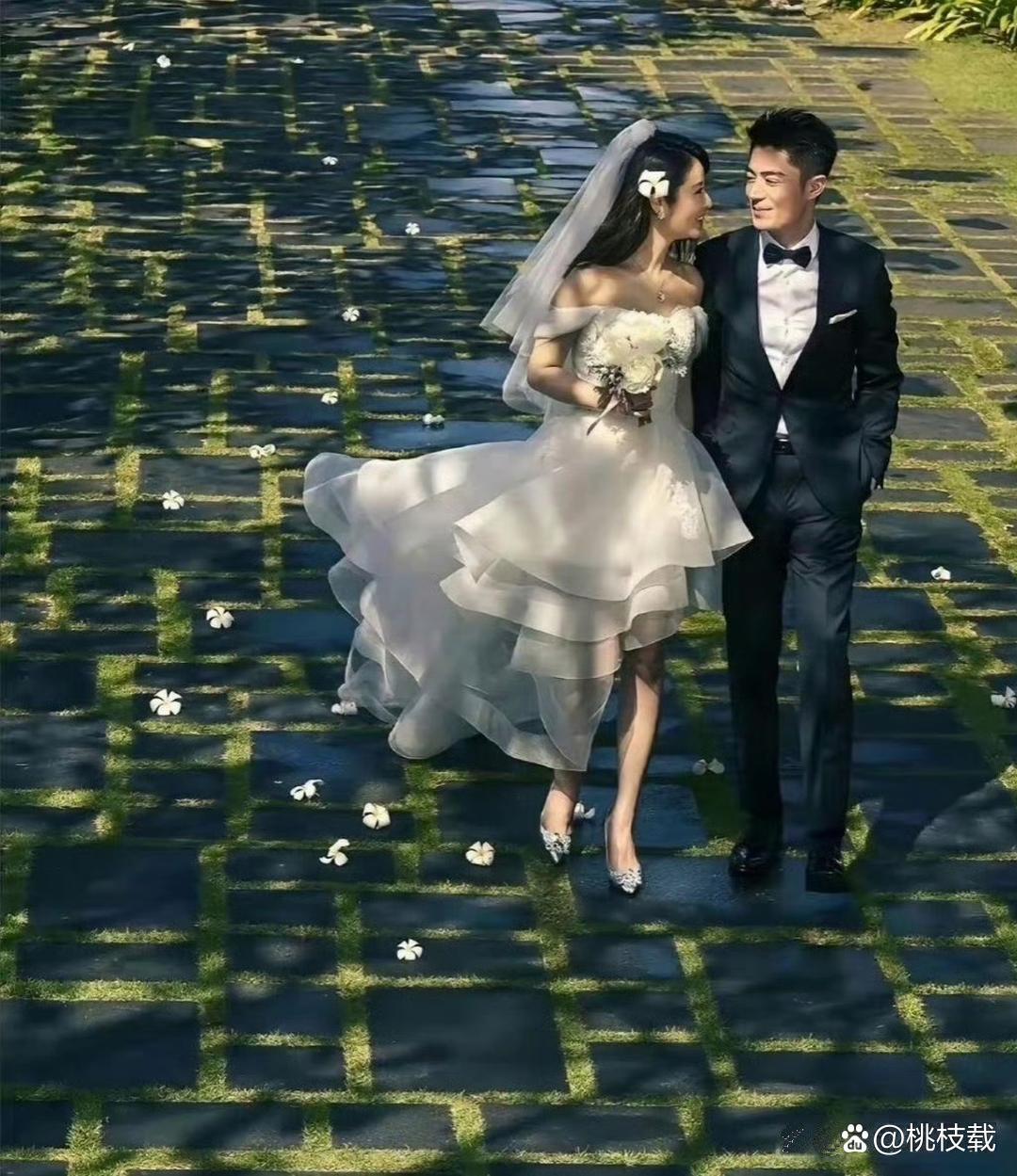 至今都封神的结婚照​​​