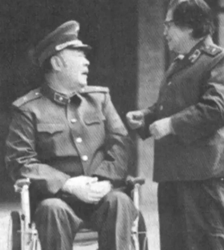 1939年，八路军副旅长看上了一个女兵黄克，贺龙亲自出面撮合，但女兵却说：“我参