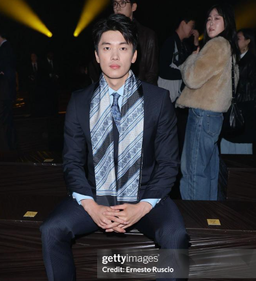 汪顺192身材真的太权威了，真男模来了………穿正装更是行走荷尔蒙！！！