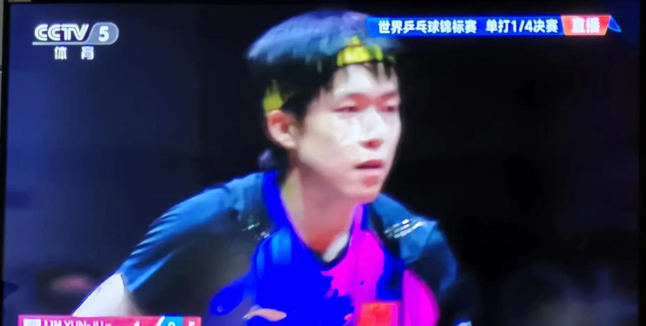 王楚钦“黄发带”新发型特精神！印象中，大头每次比赛都要系发带，实用又美观。和林