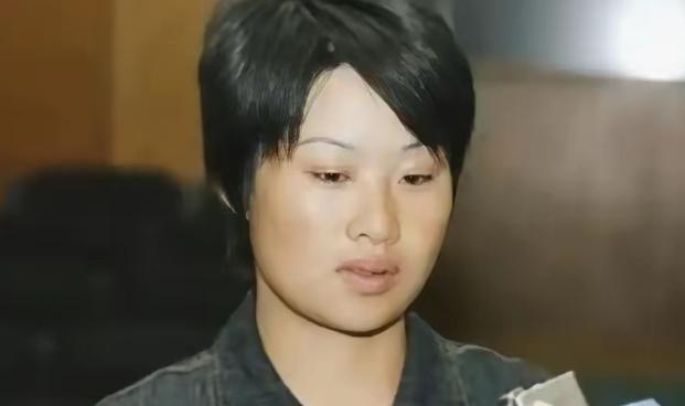 2003年9月10日凌晨，北京某饭店女服务员宿舍内，19岁的服务员吴金艳用一把水