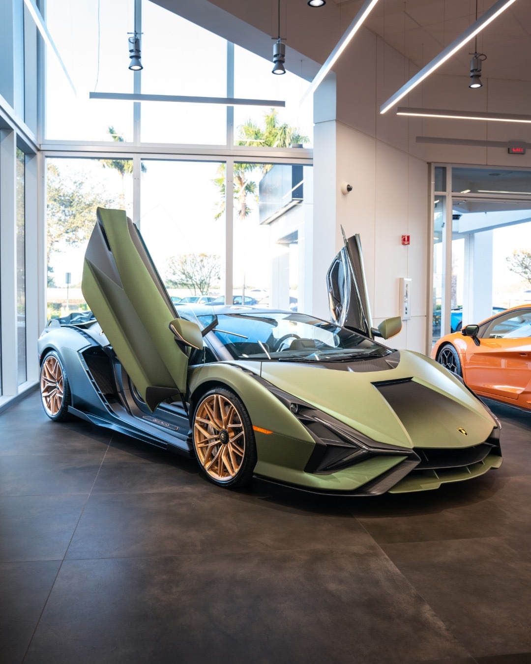 2021年款兰博基尼SIAN，绿色三叉戟配色非凡之作，行驶里程极低。这款独家杰作