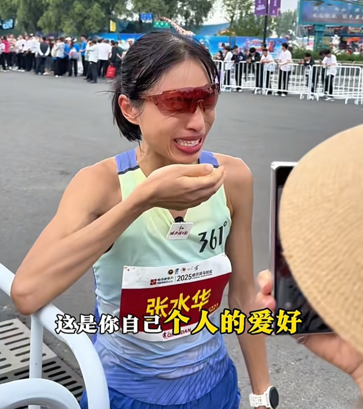 女护士夺冠，底裤被扒光！几乎每个月都在参赛，被骂关闭评论区