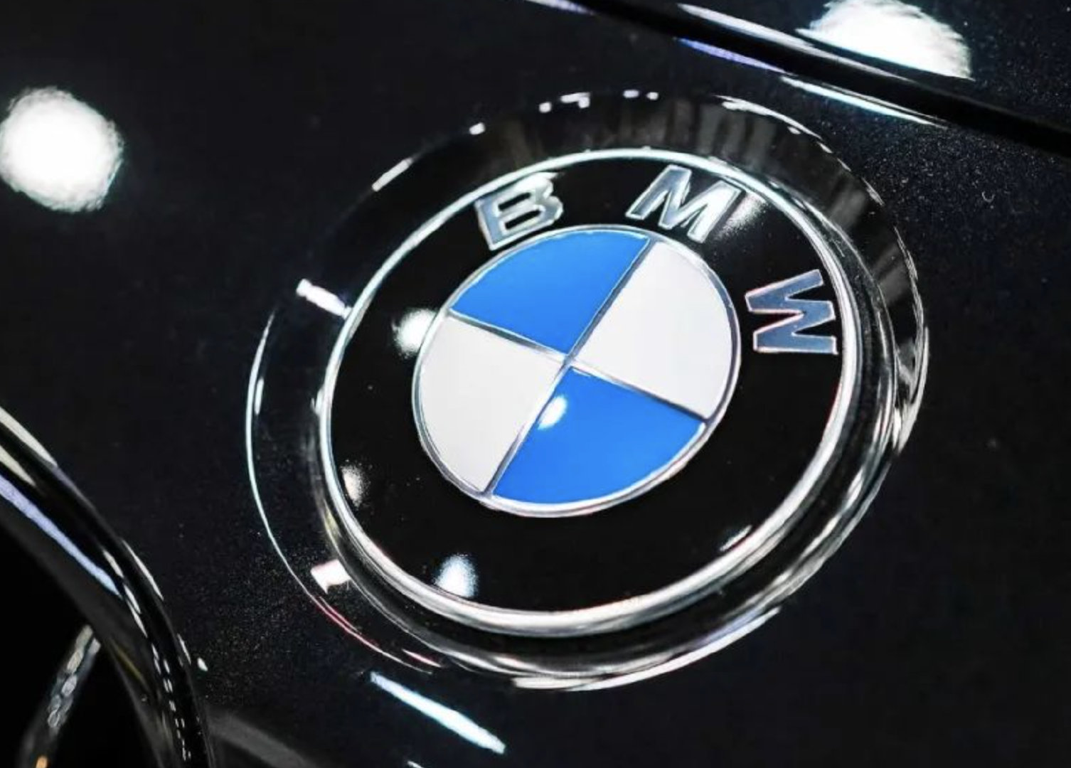 【19 日，外媒 Automotive News 报道称，宝马 XM ...