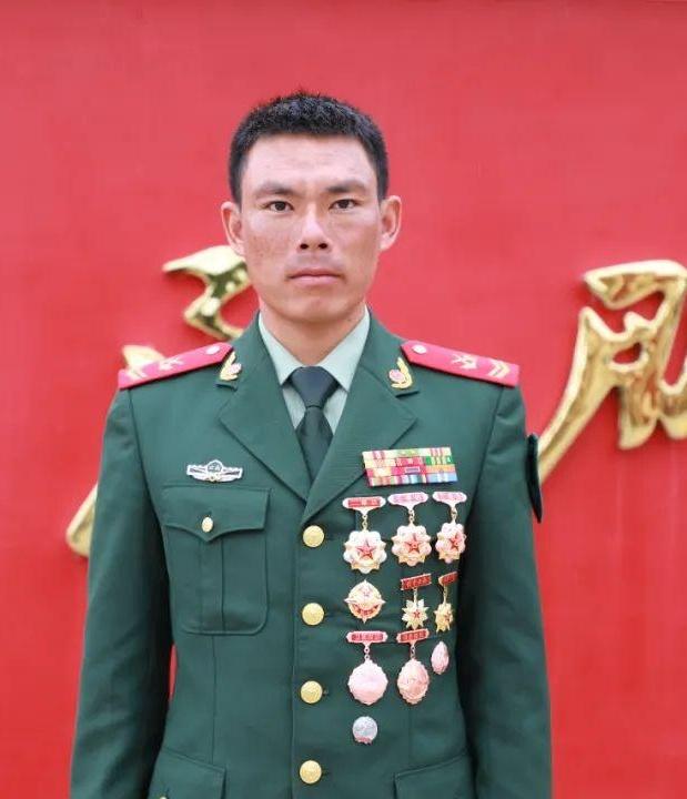 扎巴，藏族，武警云南总队机动某支队特战中队二级上士、副小队长，狙击手。入伍后，从