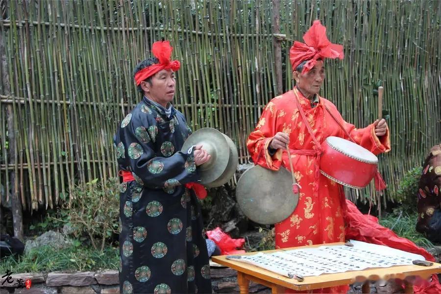 中国玄学有一句话叫:“不怕鬼哭，就怕鬼笑”。田野不懂玄说，对玄说也不感兴趣，但是