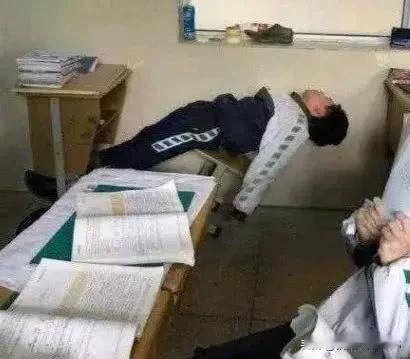 有些孩子天生根本就不是读书的料，不管你承认不承认，这都是客观事实。家长都盼着